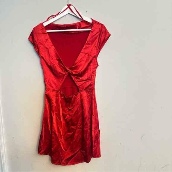 Hello Molly Red Satin Twist Cutout Back Mini Dress Size Medium (6) - Picture 5 of 15